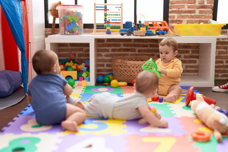 Quand inscrire son bébé à la crèche...